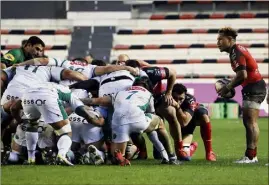  ?? (Photos Frank Muller) ?? La mêlée toulonnais­e a largement dominé les Palois. La base de cette victoire étriquée.