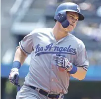  ?? AP ?? Joc Pederson, de los Dodgers, recorre las bases luego de conectar uno de los dos jonrones que conectó ayer frente a los Piratas.