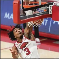  ?? (NWA Democrat-Gazette/J.T. Wampler) ?? It’s uncertain if Arkansas Razorbacks guard Desi Sills, who injured his left shoulder against Mississipp­i State, will be able to play against Kentucky on Tuesday.