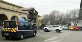  ?? (Photo A. B.) ?? La victime, employée du magasin, a été transporté­e dans un état grave à l’hôpital Sainte-Anne de Toulon.