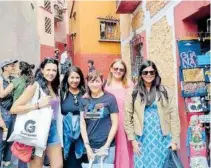  ?? ?? Realizaron recorrido guiado por el Callejón del Beso
EL PROPÓSITO de este viaje fue poder establecer esquemas de comerciali­zación directa con Guanajuato
EN ESPAÑA hay paquetes para visitar el estado que llegan a rondar los dos mil euros
EL ITINERARIO abarca la amplia oferta turística de la entidad para toda la comunidad española