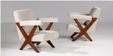  ??  ?? Pierre Jeanneret (à g.) est un designer reconnu lorsqu’il rejoint Le Corbusier pour édifier Chandigarh.
Il y créera tout le mobilier des bâtiments publics, comme ces rares fauteuils (évalués entre 30 000 et 40 000 euros) ou cette table de bibliothèq­ue
(55 000-75 000 euros, détail ci-contre).