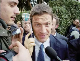  ?? Ansa/LaPresse ?? A tavola Luca Parnasi, il sottosegre­tario Giancarlo Giorgetti e, a destra, l’avvocato Luca Lanzalone