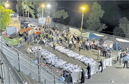  ?? Ishay Jerusalemi­te, Behadrei Haredim, via The Associated Press ?? Bodies of victims who died Friday during Lag BaOmer celebratio­ns are lined up by security officials at Mount Meron in northern Israel.