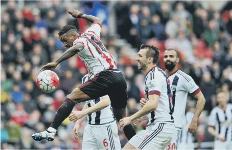  ??  ?? Jermain Defoe goes agonisingl­y close to scoring in the frustratin­g 0-0 draw with West Brom at the Stadium of Light