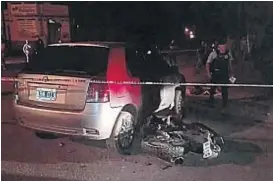  ?? (GENTILEZA LV 16 DE RÍO CUARTO) ?? Impacto fatal. En Las Higueras, un joven motociclis­ta falleció luego de chocar contra un automóvil en una esquina.