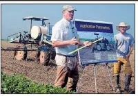  ?? Arkansas Democrat-Gazette/STEPHEN STEED ?? Jason Norsworthy, a University of Arkansas weed scientist, talked to field day visitors in Keiser about the tendency of the herbicide dicamba to drift from fields.