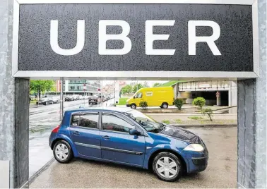  ?? BILD: SN/HELMUT FOHRINGER / APA / PICTURE ?? Bis ein neues Geschäftsm­odell gefunden ist, stehen die Autos von Uber still.