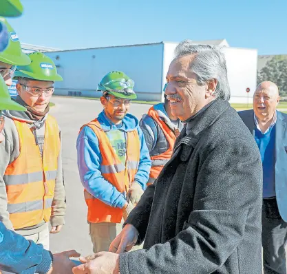  ?? Frente de todos ?? Fernández fue recibido por Urquía en la Aceitera General Deheza