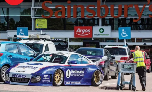  ??  ?? Just your everyday shopping cart – and a very low-slung Porsche. Sainsbury’s didn’t quite know what hit it when the 997 rocked up