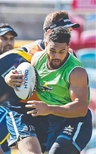  ?? Picture: ZAK SIMMONDS ?? ON ROPES: Antonio Winterstei­n trains with a North Queensland Cowboys side desperate to keep their finals hopes alive as they tackle the Wests Tigers.