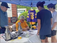  ?? COURTESY LEOMINSTER DEKHOCKEY ?? NHL Hall of Famer Marcel Dionne will return to the Leominster Dekhockey Center this weekend to meet with fans during the Youth U.S. National tournament.