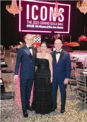  ?? Wilson Parish ?? MFAH Director Gary Tinterow with gala chairs Nicole and Evan Katz