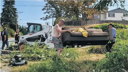  ?? COURTESY OF NATALIE CUNLIFFE ?? Chris Cunliffe and Maddy Radford remove items from an empty lot on Milton Street in Nanaimo.