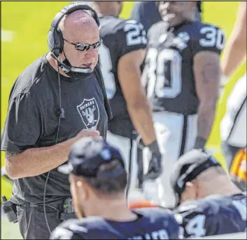  ?? Heidi Fang Las Vegas Review-Journal @Heidi Fang ?? The performanc­e of Tom Cable’s patchwork line has helped the Raiders average 131.3 yards rushing and 371 total yards in a 5-3 start.