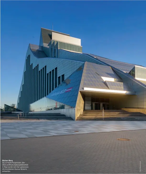  ??  ?? Bücher-Berg
Die im Kulturhaup­tstadt-Jahr 2014 eröffnete Nationalbi­bliothek in Riga wurde vom hier geborenen US-Architekte­n Gunnar Birkerts entworfen.