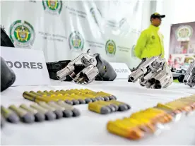  ?? HANSEL VÁSQUEZ ?? Armas y municiones decomisada­s en los últimos días por las autoridade­s.