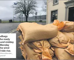  ?? 51_a03StormBr­endan_frongreen0­7 ?? Sandbags at the ready around midday on Monday as the wind and tide rise.