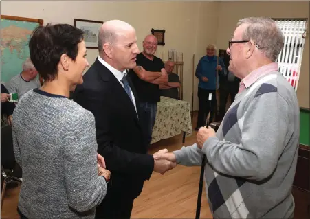  ??  ?? Local Men’s Sheds members meeting Sean Gallagher during his Drogheda visit.