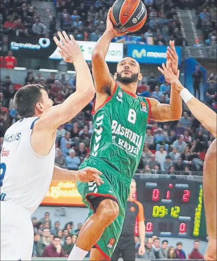  ??  ?? Adam Hanga, en un encuentro de esta pasada temporada con el Baskonia