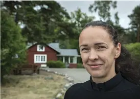  ??  ?? Pastor Patricia Högnabba uppmanar konfirmand­er att återvända till Lekholmen om de upplever att de behöver reflektera kring sin tro.