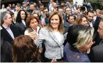  ?? PICTURE:JORGE DAN LóPEZ/EUROPEAN PRESSPHOTO AGENCY ?? Former Mexican first lady Margarita Zavala greets supporters in Mexico City on Oct. 12, 2017, after registerin­g at the National Electoral Institute to run for president.