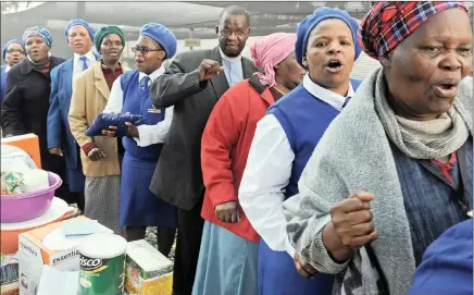  ?? PICTURE: TRACEY ADAMS/AFRICAN NEWS AGENCY (ANA) ?? The Browns Farm Senior Club received donations from the United Methodist Church Outcomes Guilders in honour of Freedom Day. The donors from the church spent the day yesterday with the seniors, enjoying a church service and singing songs.