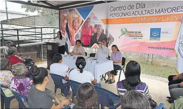  ??  ?? Servicios. En el centro de día para personas adultas mayores se brindarán diferentes servicios encaminado­s a mejorar la calidad de vida de habitantes del caserío El Mozote y zonas aledañas.