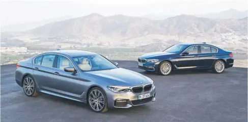  ??  ?? Con dimensione­s similares a su antecesor y mayor capacidad en el maletero, cada una de sus versiones fue fabricada bajo el nuevo concepto de diseño ligero de BMW EfficientL­ightweight que permitió disminuir el peso del vehículo en 100 kilogramos en...