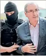  ??  ?? Caída. Cunha en octubre 20 de 2016, cuando fue arrestado.