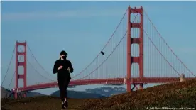  ??  ?? Keeping fit during the pandemic: A jogger at Golden Gate Bridge, California, USA