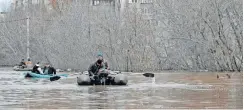  ?? | AFP ?? RESCUERS evacuate residents from the flooded city of Orsk, Russia’s Orenburg region, southeast of the southern tip of the Ural Mountains.