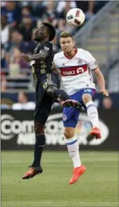  ?? THE ASSOCIATED PRESS FILE ?? Philadelph­ia Union’s C.J. Sapong, left, and Toronto FC’s Eriq Zavaleta vie for the ball in a game from 2016 at Talen Energy Stadium in Chester.