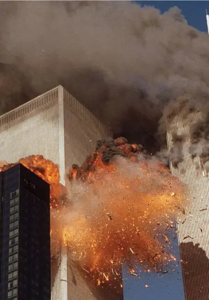  ?? CHAO SOi CHEONg / Ap fiLE ?? FATAL ATTACKS: Smoke billows from one of the towers of the World Trade Center and flames and debris explode from the second tower on Sept. 11, 2001.