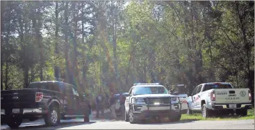  ?? Kevin Myrick / The Polk County Standard Journal ?? Polk County Police and Sheriff’s officials block off Santa Claus Road at Cave Spring Road in the hunt for a suspect Friday afternoon. The suspect, Seth Brandon Spangler, was taken into custody around 2:46 p.m.