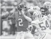  ?? Brett Coomer / Houston Chronicle ?? Texans quarterbac­k T.J. Yates completed 14 of 26 passes for 175 yards with two touchdowns and no intercepti­ons Sunday against the 49ers.