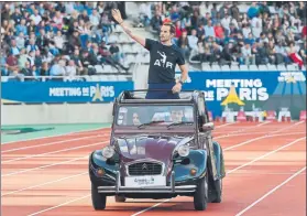  ?? FOTO: AP ?? Renaud Lavillenie protagoniz­ó una original entrada en el estadio antes de claudicar