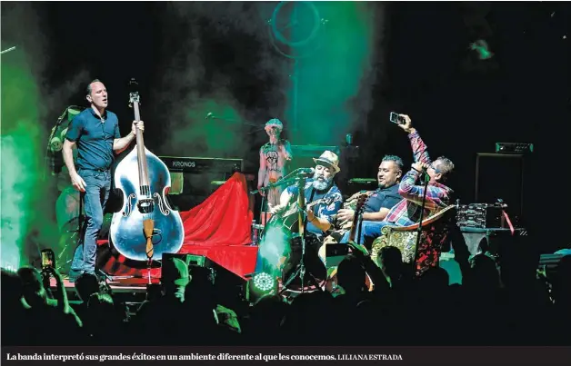  ?? LILIANA ESTRADA ?? La banda interpretó sus grandes éxitos en un ambiente diferente al que les conocemos.