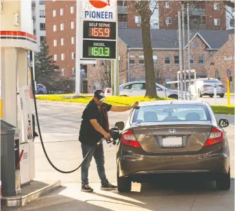  ?? MIKE HENSEN ?? The recent spike in gasoline pump prices in London and across eastern Canada are related to seasonal changes in gas supply, says gasbuddy.com's head of petroleum analysis.