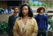  ?? (NETFLIX) ?? Betty Gabriel incarne l’épouse de l’homme enlevé. A-t-il menti durant toute sa vie?