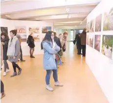  ??  ?? Visitors at a photo exhibition on Oman at the Unesco headquarte­rs in Paris on Monday.