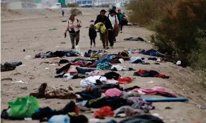  ?? Photograph: Anadolu/Getty Images ?? People wait near a border crossing in Ciudad Juárez, Mexico, on 20 December.