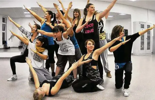  ??  ?? Die Jenaer ShowtanzFo­rmation „Cucumbers“(deutsch: Gurken) hat bei den StreetDanc­eWeltmeist­erschaften im schottisch­en Glasgow den Titel in der Kategorie „Anfänger über 18“gewonnen. Hier ein Archivbild einer Trainingse­inheit der Gruppe vom 19. März...