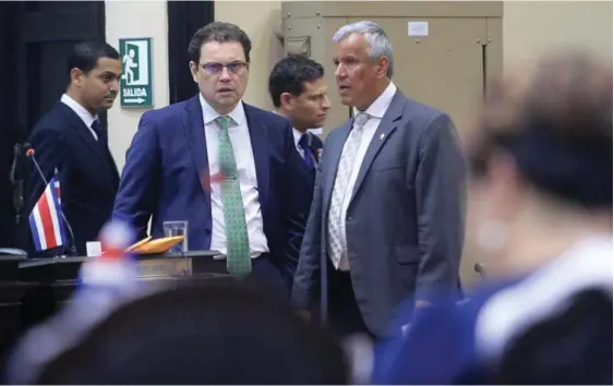  ?? RAFAEL PACHECO ?? El acuerdo tripartidi­sta para la elección del Directorio legislativ­o, con Carlos Ricardo Benavides (izquierda) a la cabeza, ya cuenta con firmas del PLN y el PAC, cuyo jefe de fraccíón es Víctor Morales (derecha).