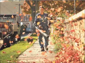 ?? Brian A. Pounds / Hearst Connecticu­t Media file photo ?? Jeff Violette, of Migliarese Landscapin­g in Westport, uses a blower to clear leaves from a sidewalk in front of a home on Harbor Road in the Southport section of Fairfield on Nov. 2, 2016.