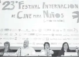  ?? ALFONSO MANZANO ?? Los organizado­res de la cita cinematogr­áfica infantil.