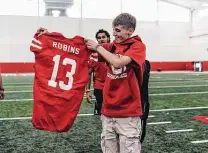  ?? Courtesy University of Houston Athletics ?? Vinny Robins got a jersey July 15 when he visited UH, signing an honorary national letter of intent on July 22. He died on Aug. 10.