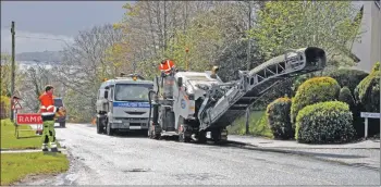  ??  ?? Drivers face delays on the Brodick to Lamlash road.