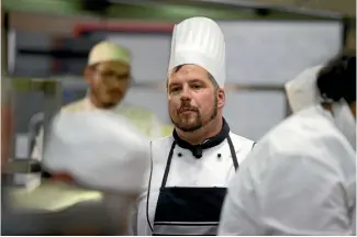  ?? PHOTOS: ANDY JACKSON ?? Chef tutor Alex Dickie oversees kitchen operations during Witt’s last food market of the year.