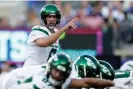  ?? ?? New York Jets quarterbac­k Aaron Rodgers calls out a play during the first half of Saturday’s game. Photograph: Adam Hunger/AP